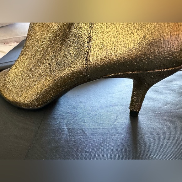 NEVER WORN!!
Zara Gold Metallic Tall Stretch Leg Kitten Heel Boots - Picture 3 of 6